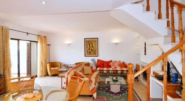 Коттедж LovelyStay - Alto dos Caliços 2BR House with Garden