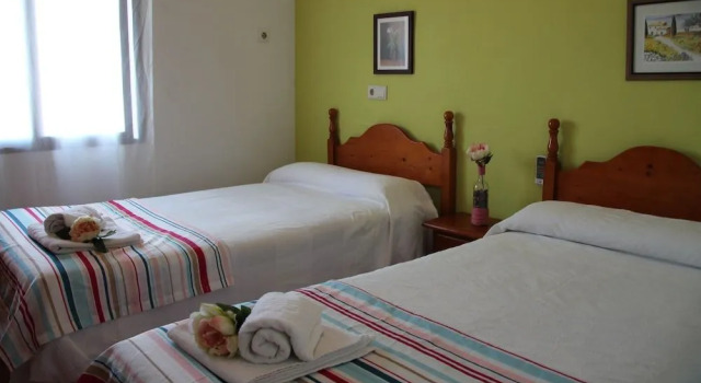 Hostal Restaurante Carlos III, Reservar Hotel Aldea Quintana Madrid