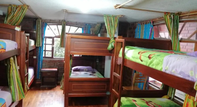 Кровать в общем номере Hostal D´Mathias