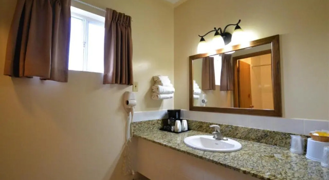 Четырёхместный номер Standard Newmarket Inn