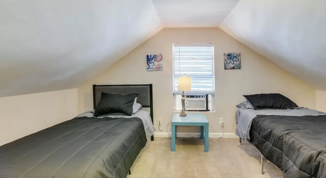 Galveston Vacation Rental: 2 Mi To Pleasure Pier!