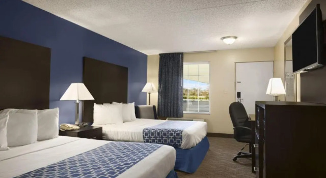 Четырёхместный номер Standard Days Inn & Suites by Wyndham Cherry Hill - Philadelphia