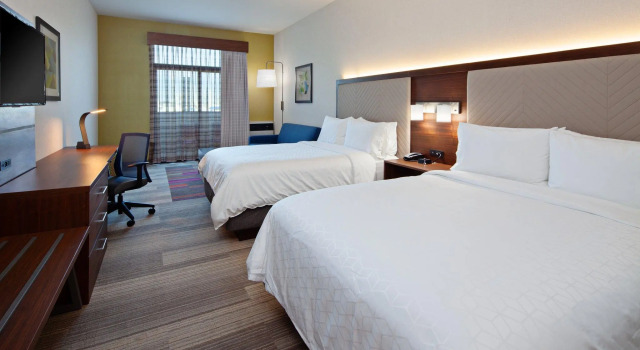 Четырёхместный номер Standard Holiday Inn Express Hotel & Suites Ventura Harbor by IHG