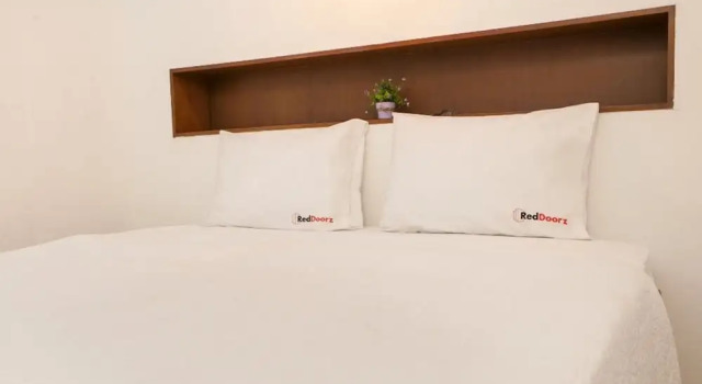 RedDoorz Plus near Asia Afrika 2, Rezervovat Hotel Bandung Wetan 