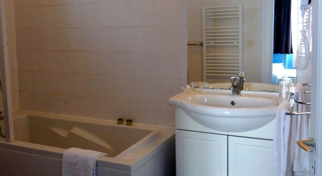 Двухместный номер Standard Logis Hôtel Le Cygne