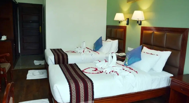 Полулюкс Nwe Waddy Hotel Pyin Oo Lwin