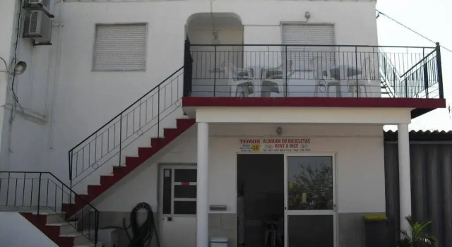 Hostel Boutique Marisol, Забронировать Отель Отели Монте-Горду с парковкой, рядом с Пляж Monte Gordo, Парковка