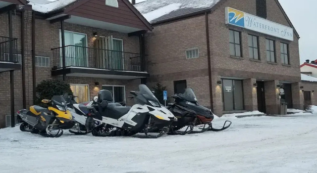 Waterfront Inn, Buchen Sie Hotel New Liskeard Ontario