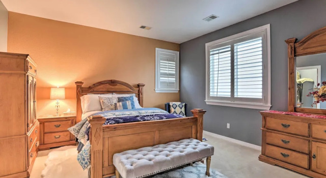 Коттедж Spacious + Elegant Lone Tree Home Rental w/ Deck!