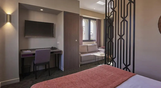 Люкс Comfort M Suite Hotel