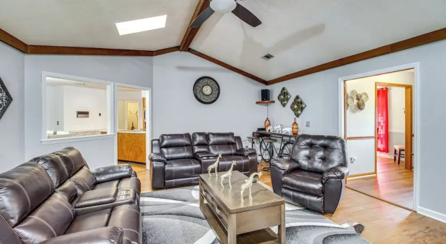 Pool + Gameroom: Family Fun Retreat in Hinesville!, Prenota Casa vacanze Hinesville Georgia