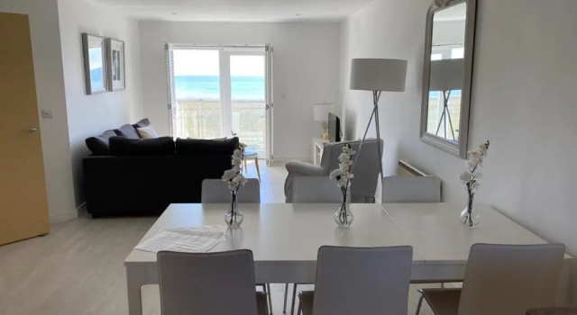 Апартаменты LUXURY BEACHFRONT OUTSTANDING 2 bedroom APARTMENT