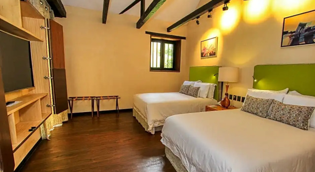 Четырёхместный люкс Uvence Garden Hotel