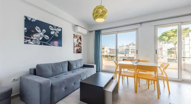 Tranquil Apartment With Pool Access - Manjola