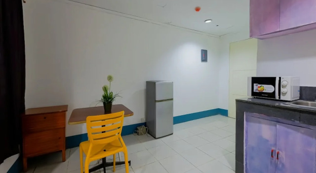 Двухместный номер Deluxe RedDoorz at Crowne One Condo
