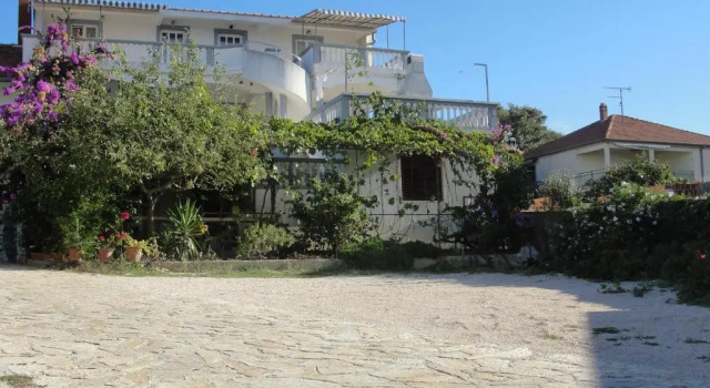 Rasin Apartments