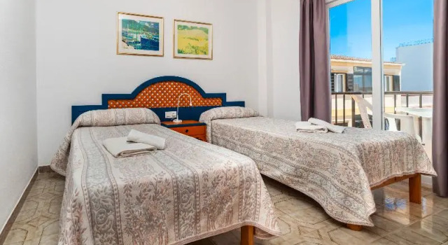 Четырёхместные апартаменты c 1 комнатой с балконом Apartamentos Charlys Can Picafort