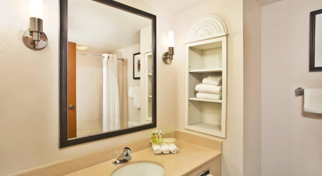 Четырёхместный номер Standard Holiday Inn Express Hotel and Suites Harrington - Dover Area by IHG