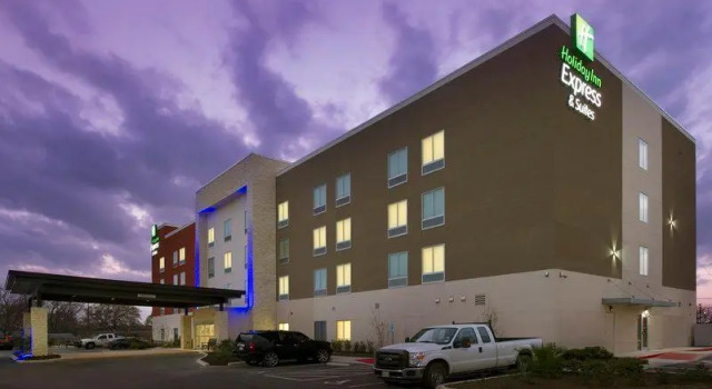 Люкс с 2 комнатами Holiday Inn Express & Suites New Braunfels