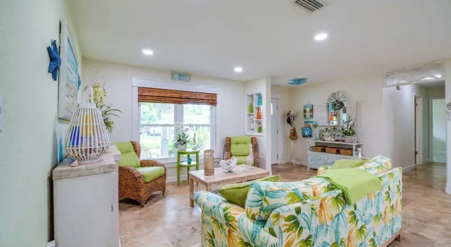 Outdoor Oasis w/ Bar & Lanai: Tavares Escape, Boek Hotel Tavares Florida