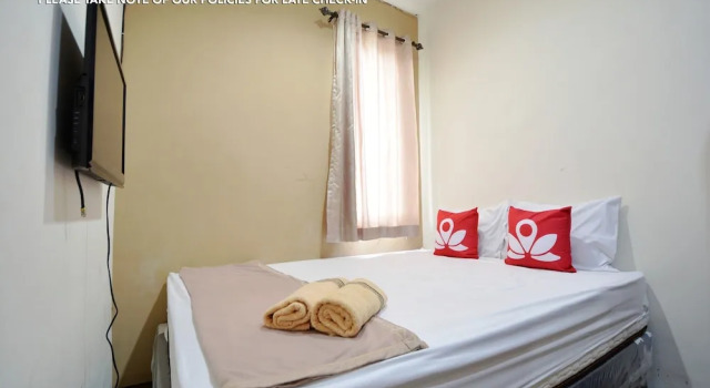 ZEN Rooms Radio Dalam, Rezervasyon Otel Kebayoran Baru Cakarta, Blok A yakınında