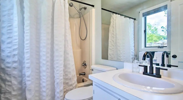 Коттедж 2 Mi to Beach: Retreat w/ Pool & Grill in Mashpee!