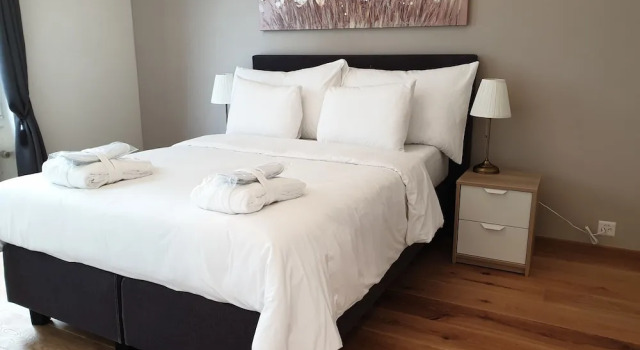 Montreux Elite 2 Bedroom Apartment, Забронировать Апартаменты/квартира Отели Монтрё с парковкой, рядом с Выставочный центр Монтрё, Парковка