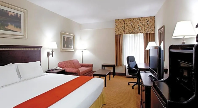 Четырёхместный люкс Fairfield by Marriott Inn & Suites Columbia Lexington