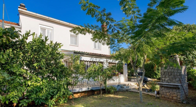 Stunning Home in Kremenici With Wifi and 2 Bedrooms