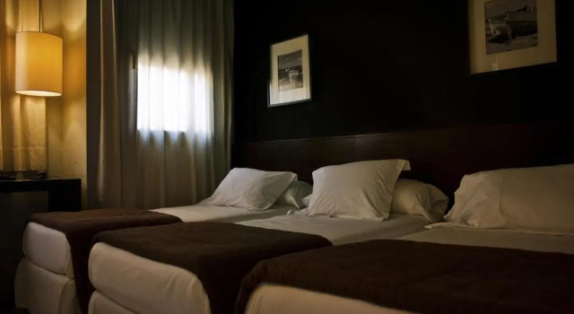 Двухместный номер Standard с балконом Hostal Badaloní
