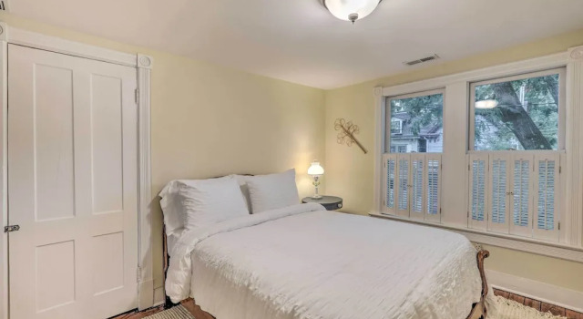 Апартаменты Charming Lambertville Retreat - 1 Mi to River!