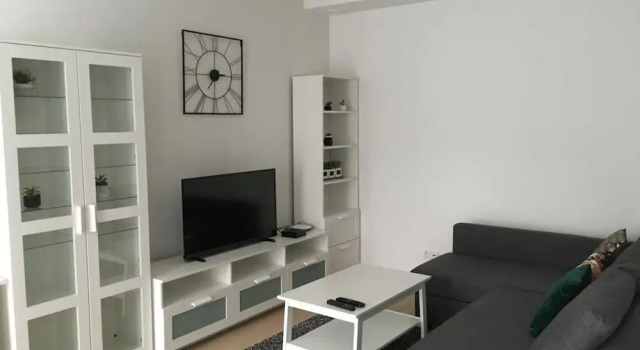 Modern 3 Beds In Convenient Location - Parking