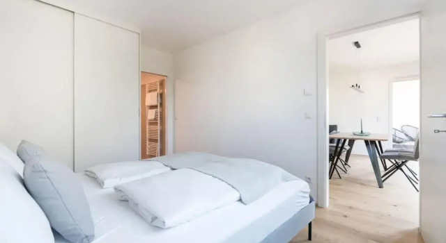 Grüne und zentrale Ruhelage im Neubau mit Balkon