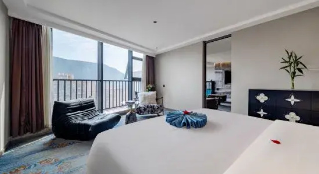 Семейный люкс Junlan Hotel (Guangyuan Wanda Plaza)