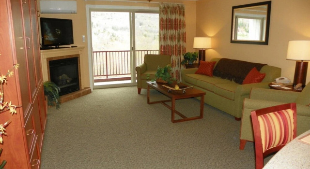 Enjoy a Ski Vacation at Pollard Brook Resort in Lincoln NH! - PB Mar 19th-21st, 1qui, Varaa Lomakeskus Hotellit New England uima-altaalla, Uima-allas