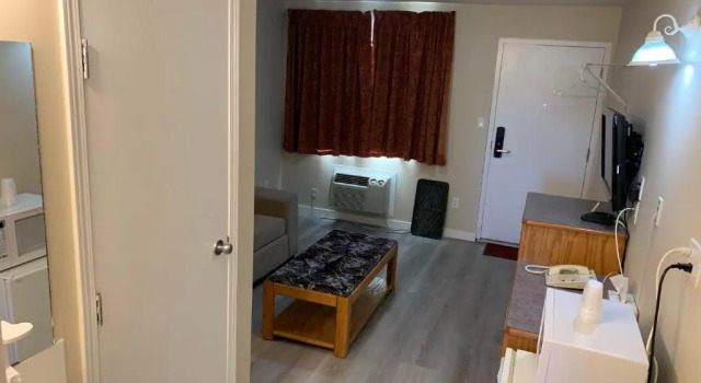 Двухместный люкс Red Deer Inn & Suites