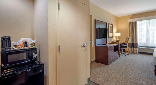 Двухместный номер Standard Comfort Suites Fredericksburg North