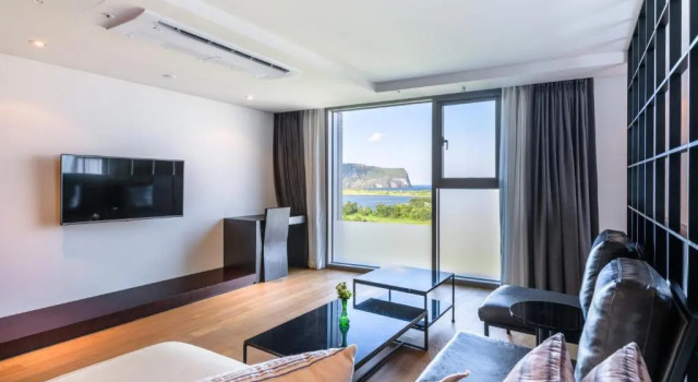 Семейный люкс с видом на море The Island Marina Resort