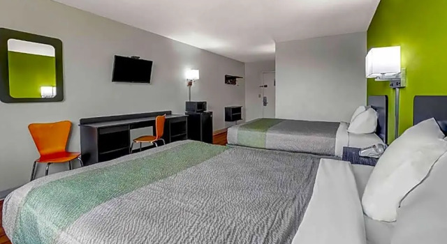 Четырёхместный номер Standard Travelodge by Wyndham Vernon CT