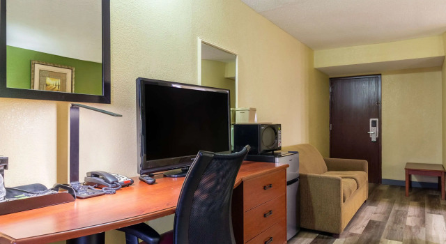 Четырёхместный номер Standard Quality Inn Baytown - Houston East