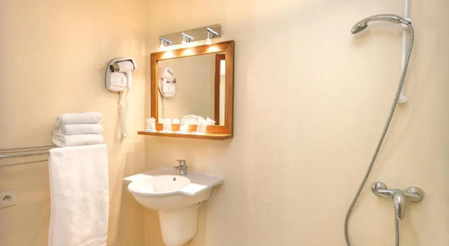 Трёхместный номер Standard Hotel de France