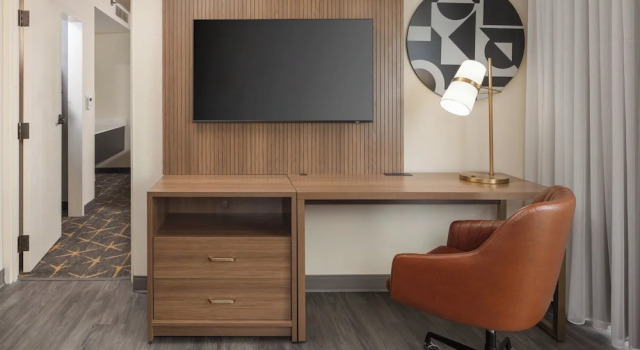 Люкс c 1 комнатой Holiday Inn & Suites Springfield - I-44 by IHG