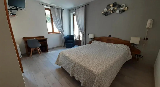 Номер Comfort Logis Hôtel restaurant Auberge de la Cascade