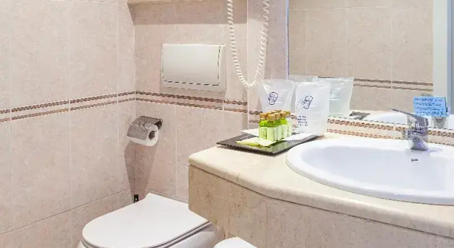 Двухместный номер Standard с балконом и с частичным видом на море Hotel Alay