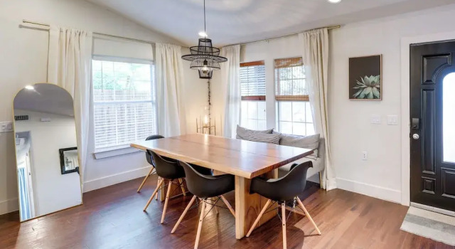 5 Mi to Dtwn Austin: Vibrant Home w/ Patio, Buchen Sie Ferienhaus Austin Greater Austin