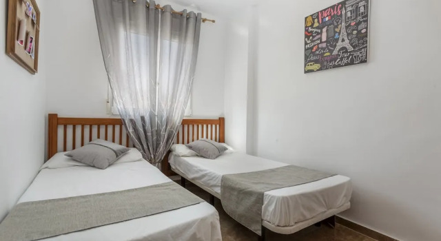 Beautiful 2-Bed first beach line apartment for 6