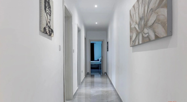 Seafront Penthouse w Unobstructed Sea Views, Buchen Sie Hotel Hotels & Unterkünfte in Mellieħa, Hotel
