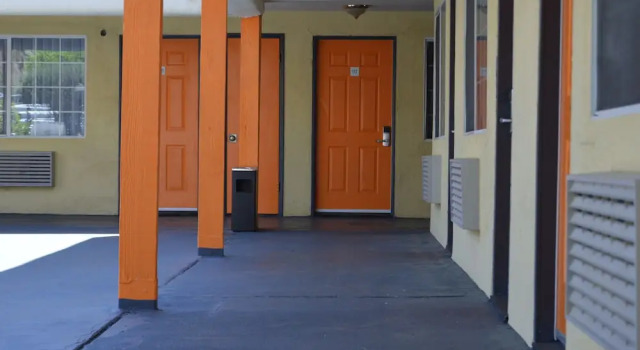 Musicland Hotel, Забронировать Отель Палм-Спрингс Coachella Valley, рядом с Camelot Park Family Center
