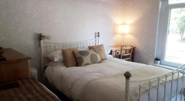 Номер Economy Tŷ Selah, Rugby Ave, Neath