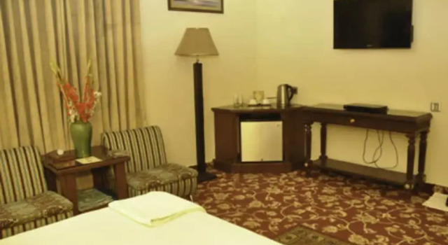 Номер Executive Raj One Hotel